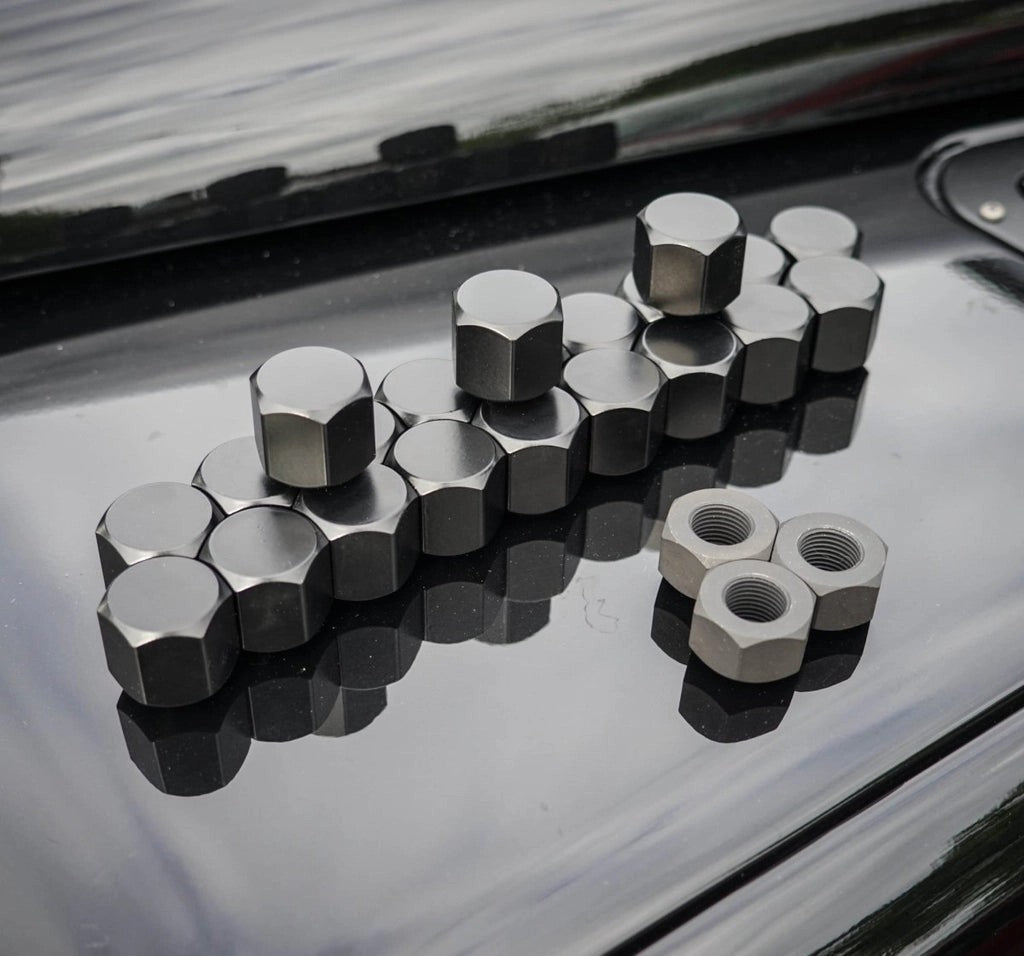 LandRoverDefender316GradeStainlessSteelBlackCappedWheelNuts