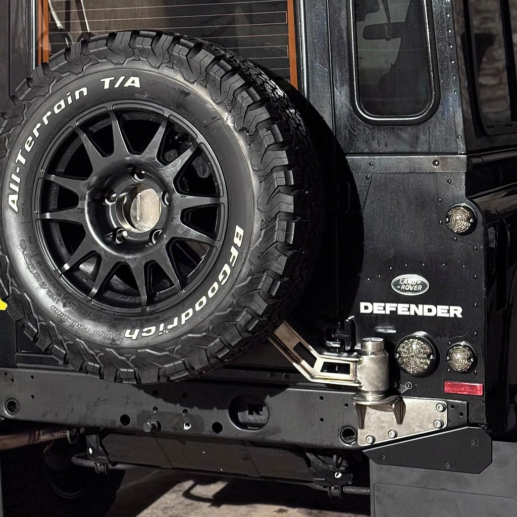 LandRoverDefenderStainlessSteelTitanSpareWheelCarrier-8mm