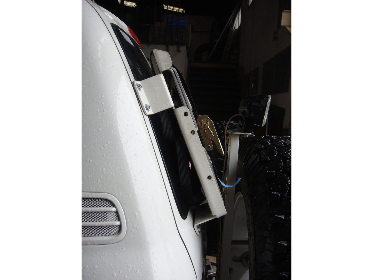 SandplatesupportonthetailgateforToyotaHDJ100N4-Offroad