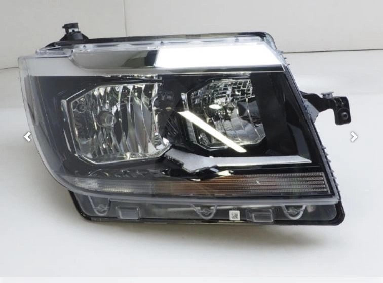 VWGrandCalifornia2020-2021DriversSideHeadlamp